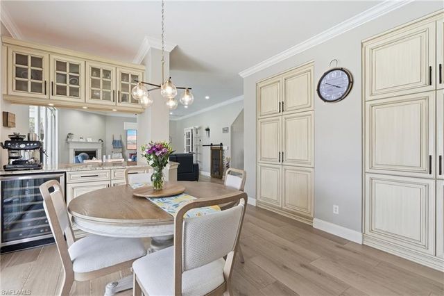 308 Wentworth CT, Naples, FL 34104