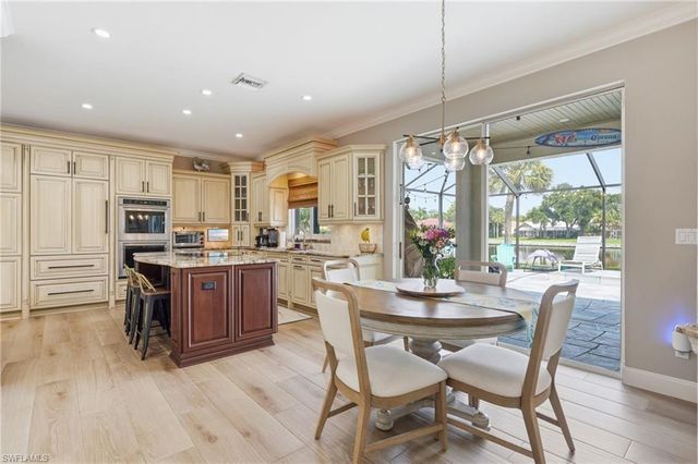 308 Wentworth CT, Naples, FL 34104