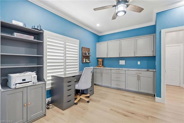 308 Wentworth CT, Naples, FL 34104