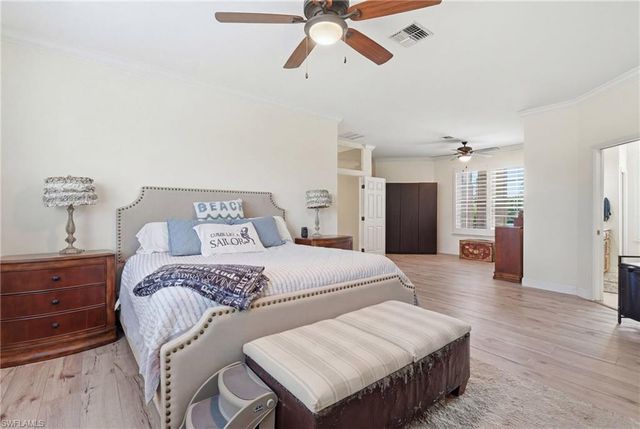 308 Wentworth CT, Naples, FL 34104