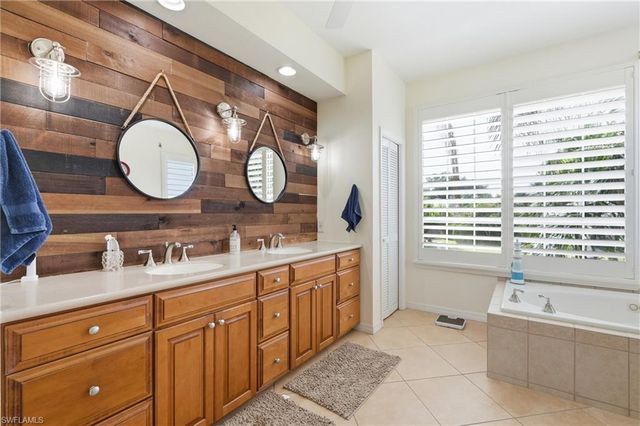 308 Wentworth CT, Naples, FL 34104
