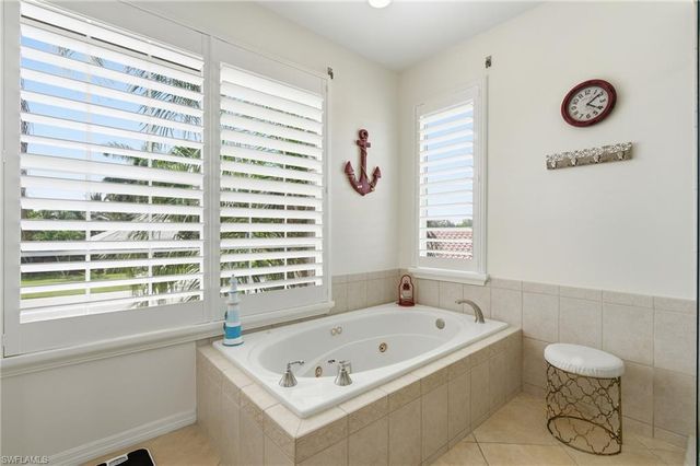 308 Wentworth CT, Naples, FL 34104