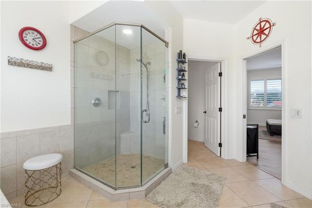 308 Wentworth CT, Naples, FL 34104