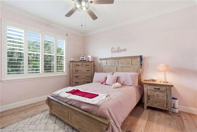 308 Wentworth CT, Naples, FL 34104