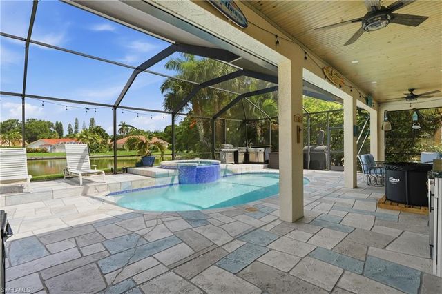 308 Wentworth CT, Naples, FL 34104