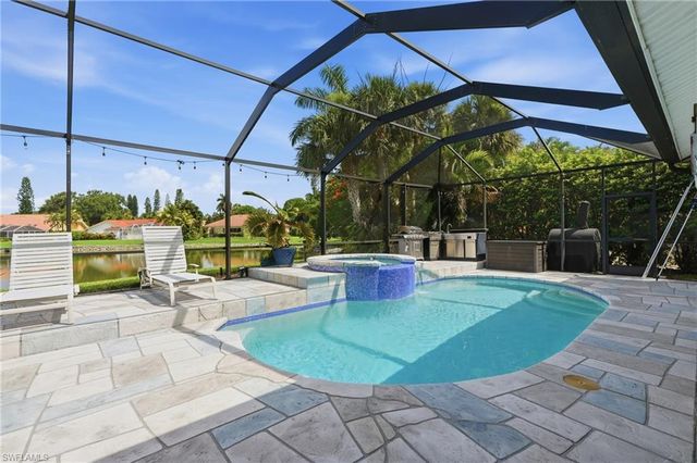 308 Wentworth CT, Naples, FL 34104
