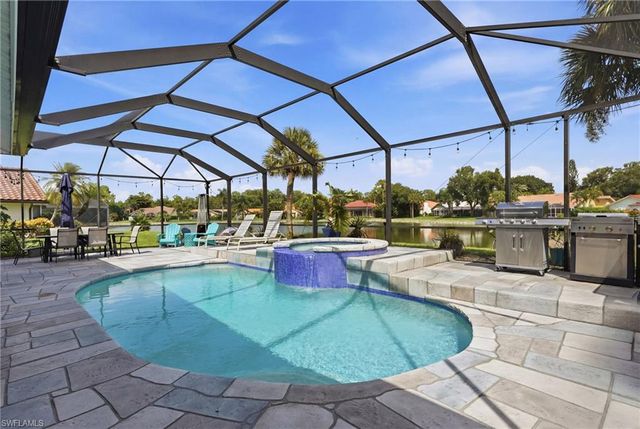 308 Wentworth CT, Naples, FL 34104