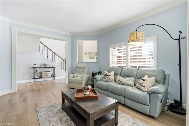 308 Wentworth CT, Naples, FL 34104