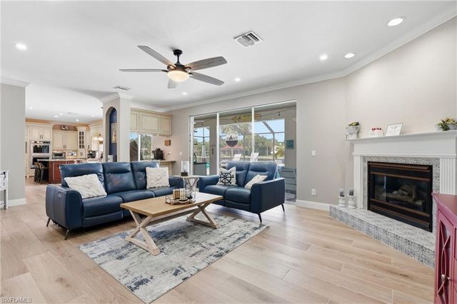 308 Wentworth CT, Naples, FL 34104