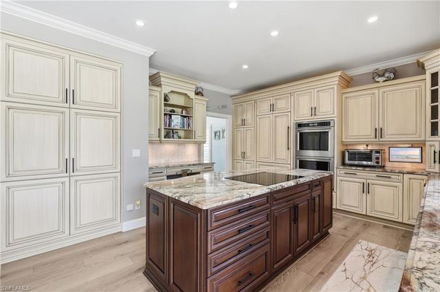 308 Wentworth CT, Naples, FL 34104