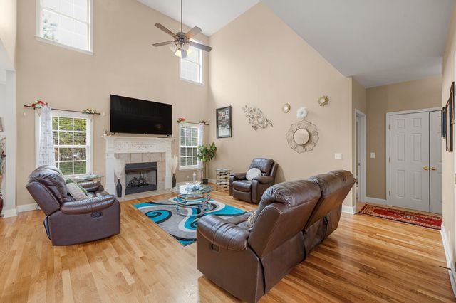 1329 Balson Dr, Murfreesboro, TN 37128