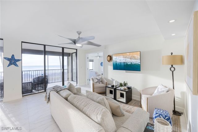 9715 Gulf Shore DR 103, Naples, FL 34108