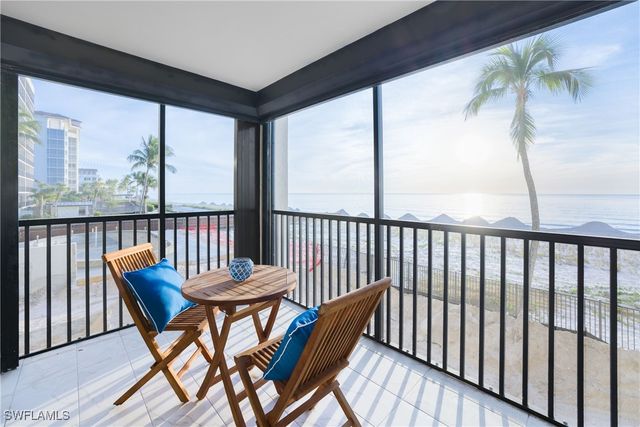 9715 Gulf Shore DR 103, Naples, FL 34108