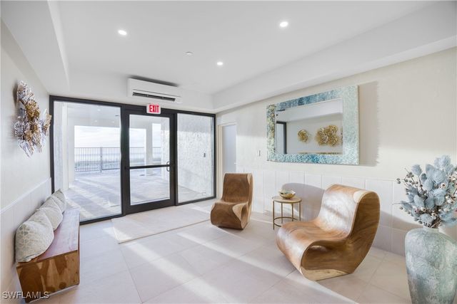 9715 Gulf Shore DR 103, Naples, FL 34108