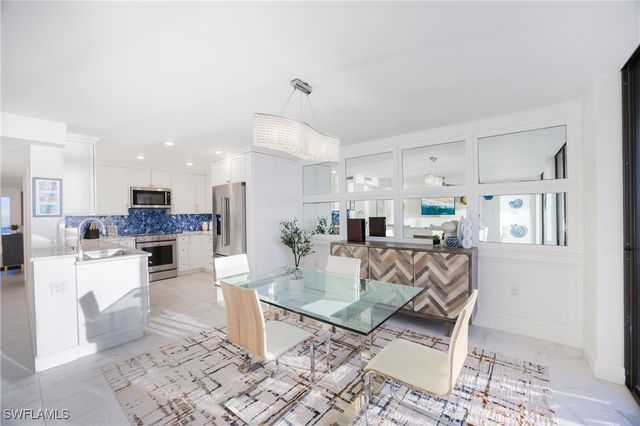 9715 Gulf Shore DR 103, Naples, FL 34108