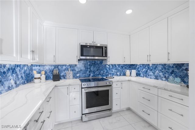 9715 Gulf Shore DR 103, Naples, FL 34108