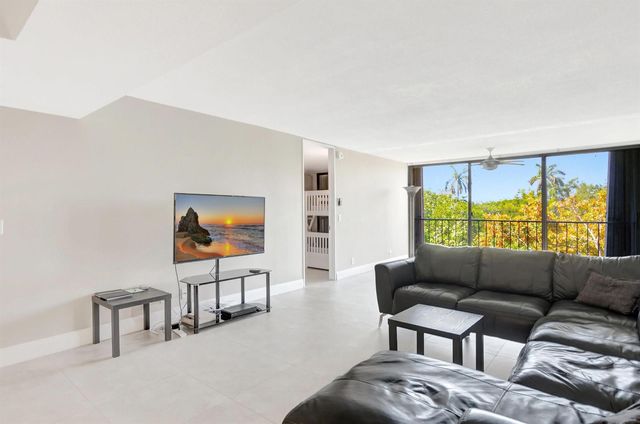 501 SW 11th Place 403, Boca Raton, FL 33432