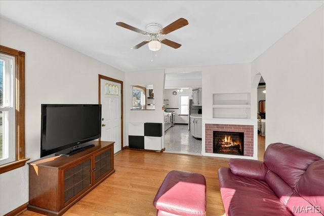 10327 Eaglewood Avenue, Overland, MO 63114