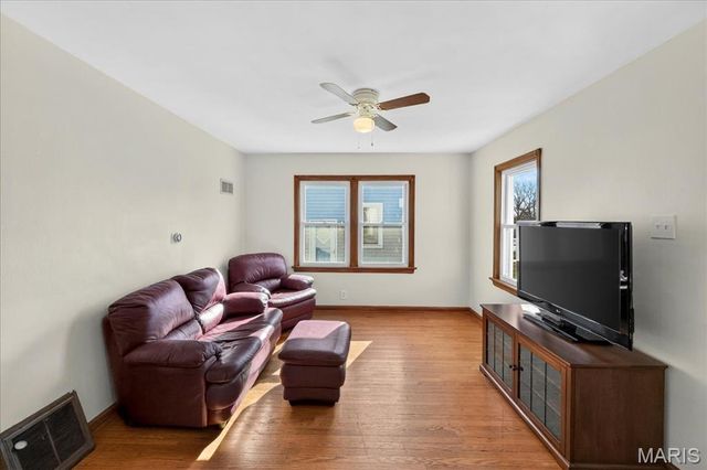 10327 Eaglewood Avenue, Overland, MO 63114