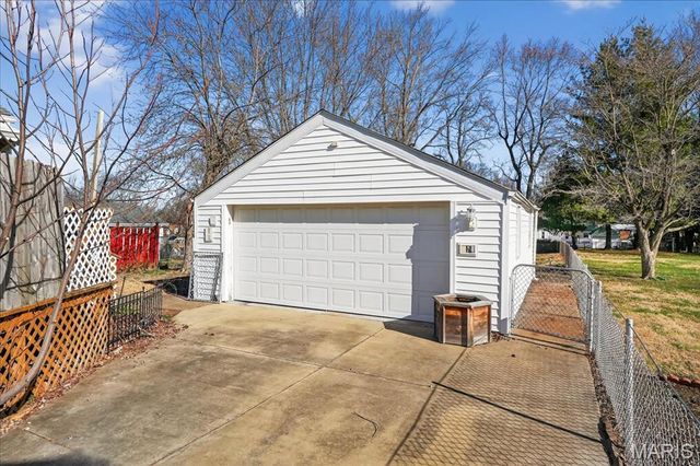 10327 Eaglewood Avenue, Overland, MO 63114