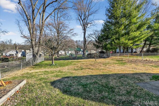 10327 Eaglewood Avenue, Overland, MO 63114