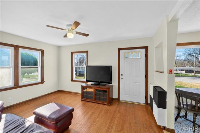 10327 Eaglewood Avenue, Overland, MO 63114