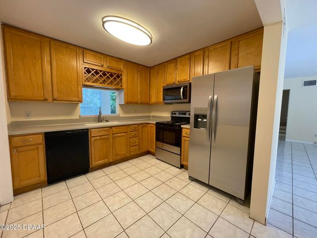 525 Tarragona Way, Daytona Beach, FL 32114