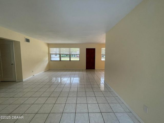 525 Tarragona Way, Daytona Beach, FL 32114