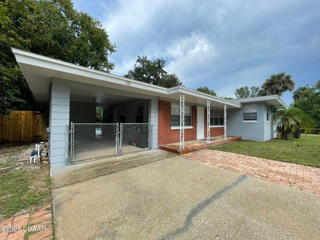 525 Tarragona Way, Daytona Beach, FL 32114