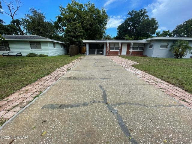 525 Tarragona Way, Daytona Beach, FL 32114