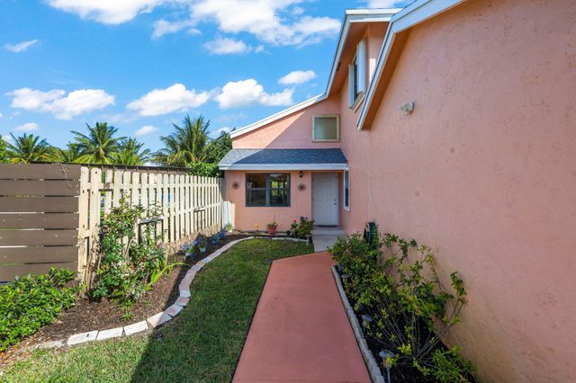 1235 NW 19th Terrace, Delray Beach, FL 33445