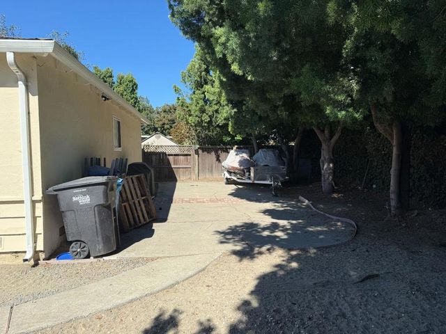 1815 Woodland Avenue, East Palo Alto, CA 94303