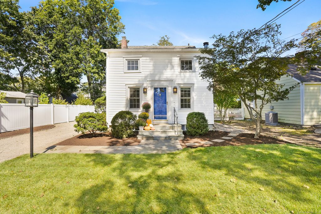 52 Glover Street, Fairfield, CT 06824
