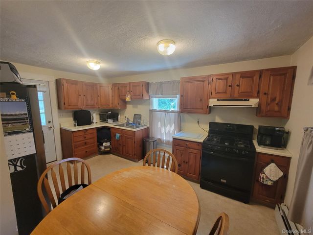 3 Albertson Road, Marlboro, NY 12542