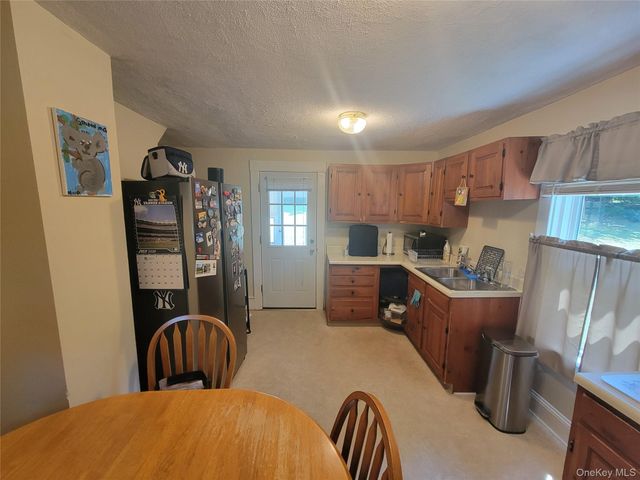 3 Albertson Road, Marlboro, NY 12542