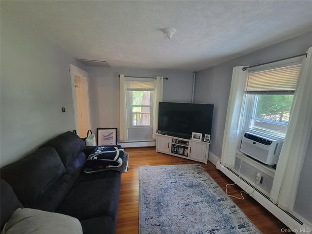 3 Albertson Road, Marlboro, NY 12542