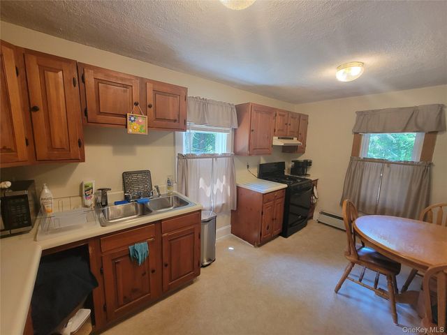 3 Albertson Road, Marlboro, NY 12542