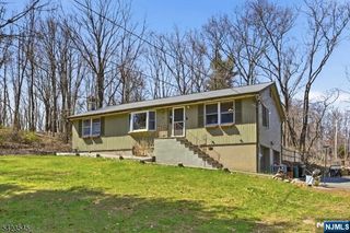 12 Pleasant View Drive, West Milford, NJ 07480
