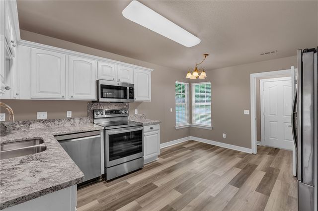 1572 N Plantation Avenue, Fayetteville, AR 72704