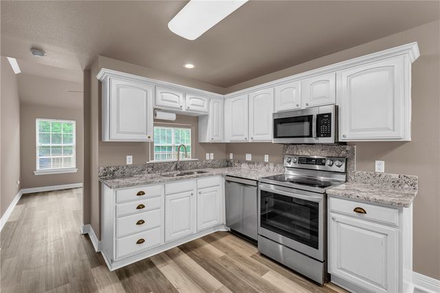 1572 N Plantation Avenue, Fayetteville, AR 72704