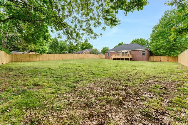 1572 N Plantation Avenue, Fayetteville, AR 72704