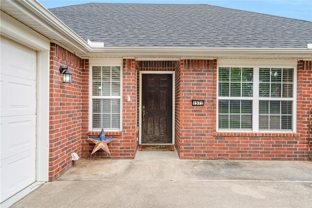 1572 N Plantation Avenue, Fayetteville, AR 72704