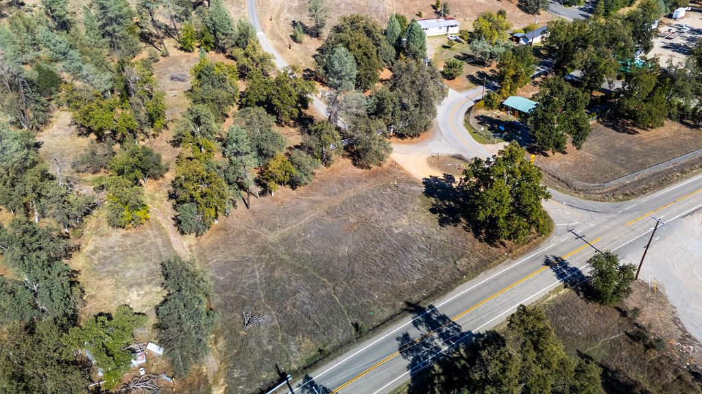 7384 Honeybee Road, Redding, CA 96001