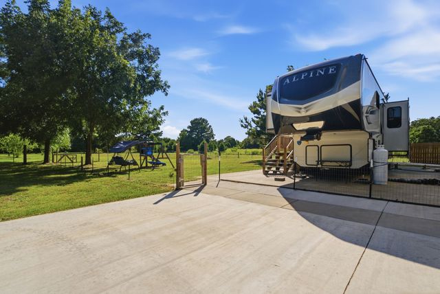 719 Vz County Road 4418, Canton, TX 75103