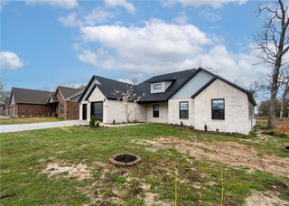 1392 Crawford Street, Gentry, AR 72734