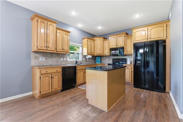 541 NW Fox Hollow Lane, Blue Springs, MO 64015