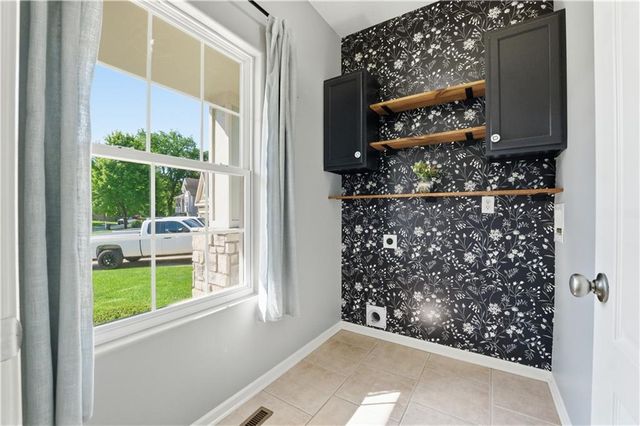 541 NW Fox Hollow Lane, Blue Springs, MO 64015