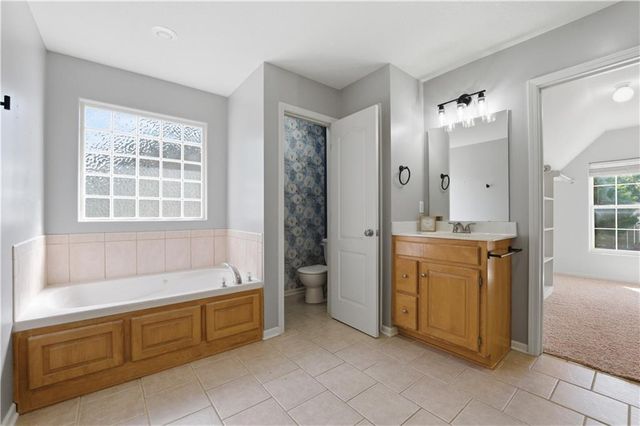 541 NW Fox Hollow Lane, Blue Springs, MO 64015