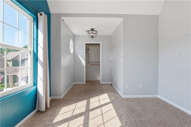 541 NW Fox Hollow Lane, Blue Springs, MO 64015
