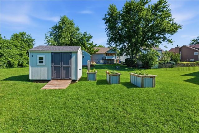 541 NW Fox Hollow Lane, Blue Springs, MO 64015